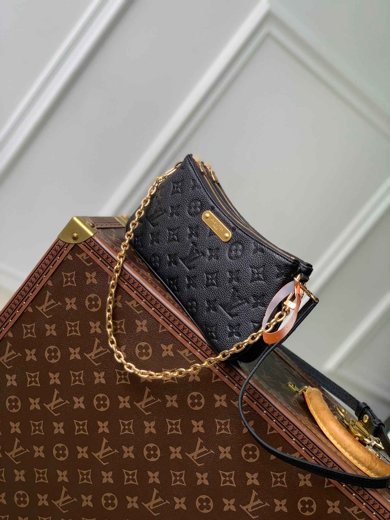 Louis Vuitton Liv Pochette Bag M83301 Black Leather