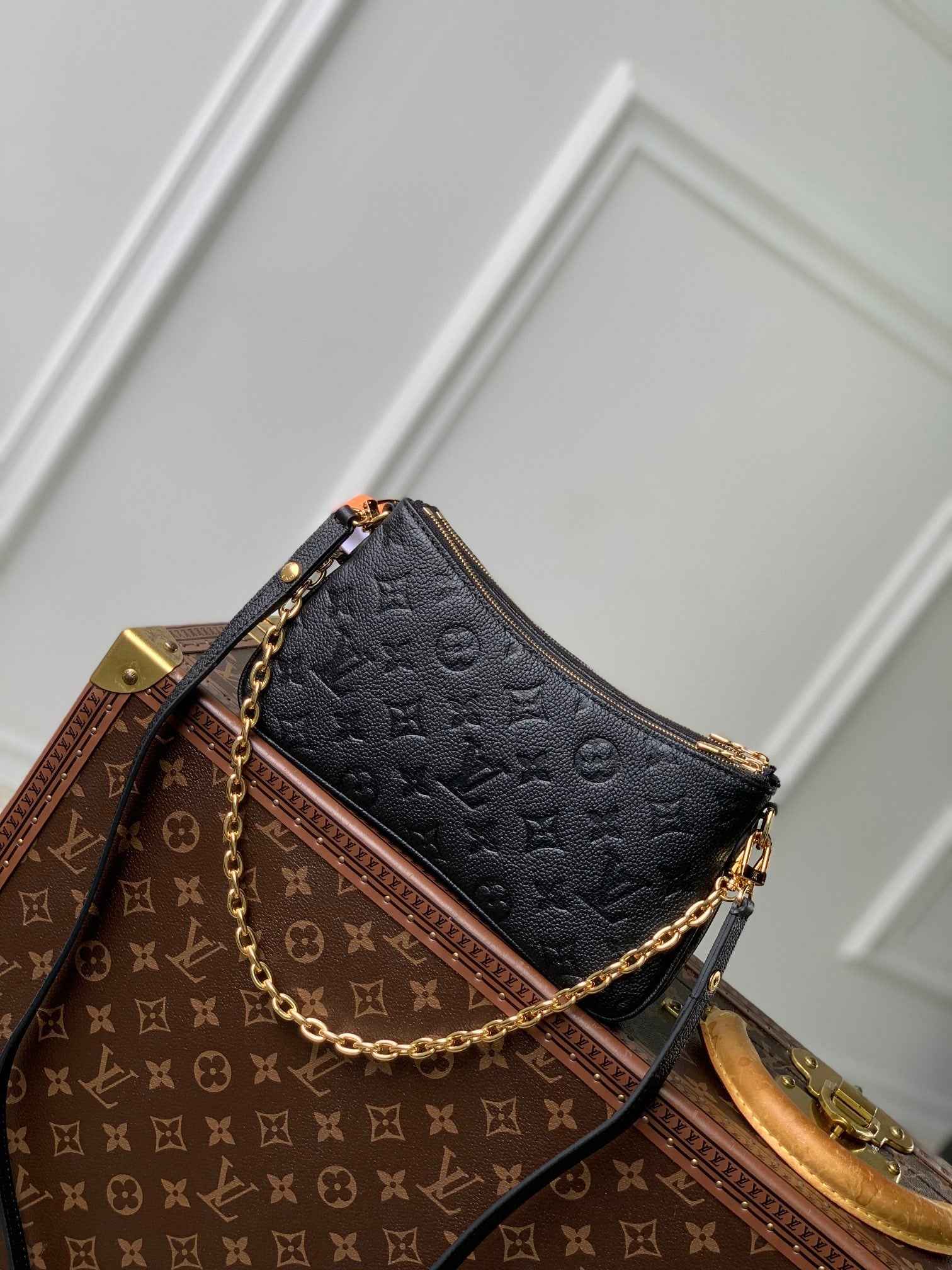 Louis Vuitton Liv Pochette Bag M83301 Black Leather