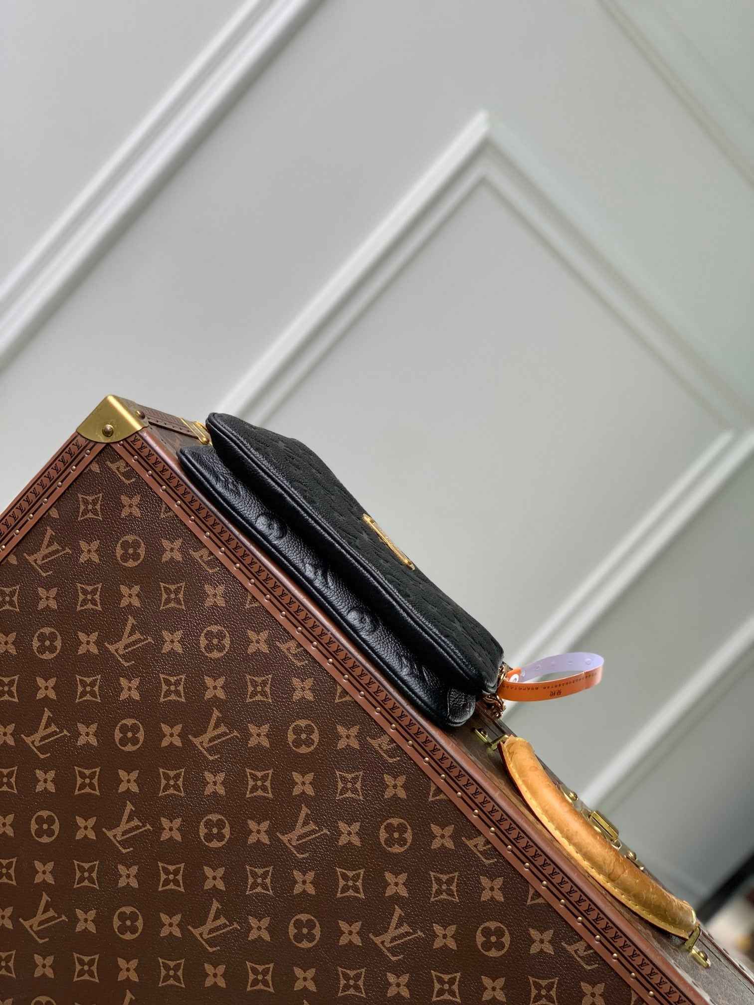 Louis Vuitton Liv Pochette Bag M83301 Black Leather