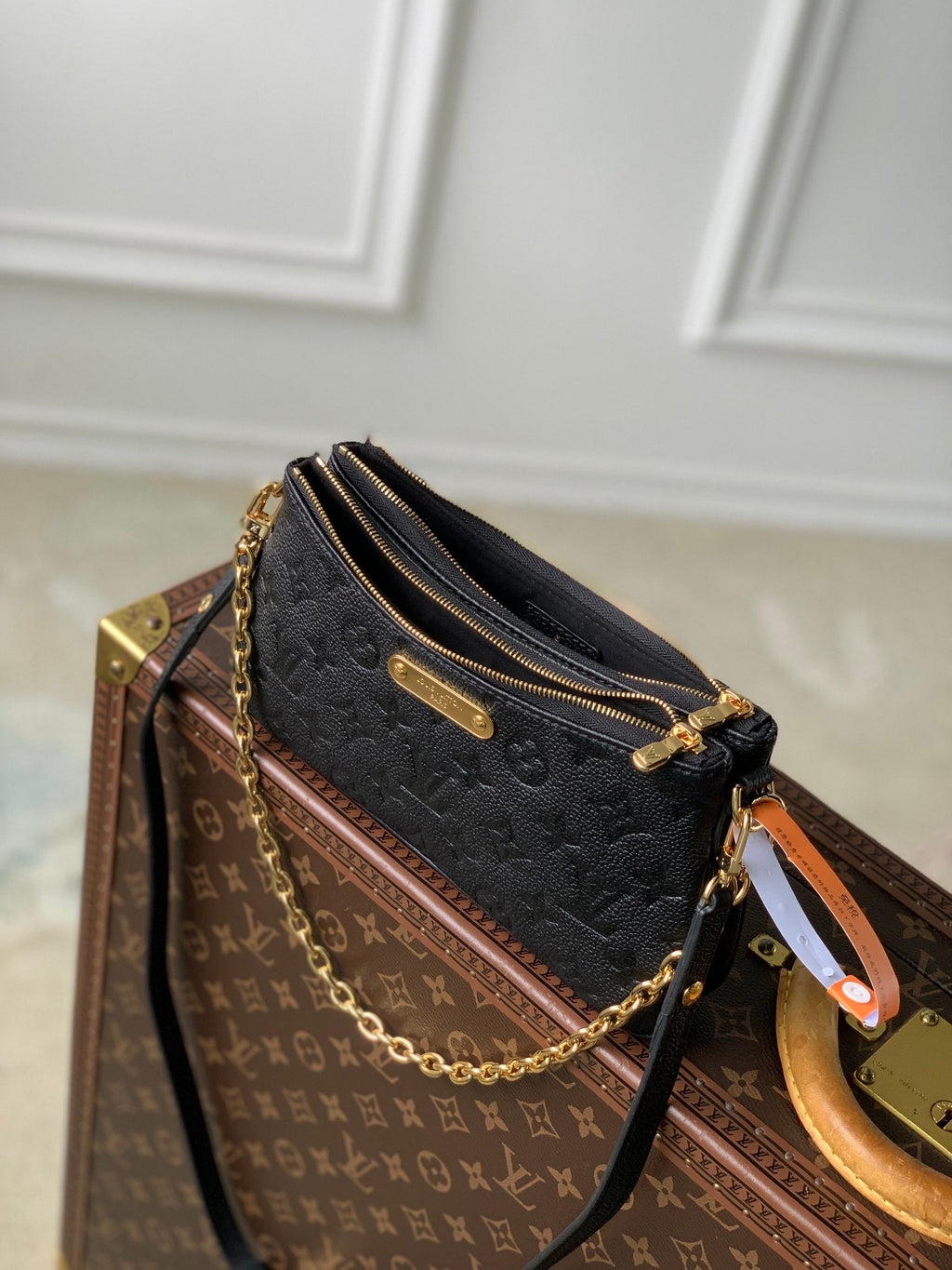 Louis Vuitton Liv Pochette Bag M83301 Black Leather