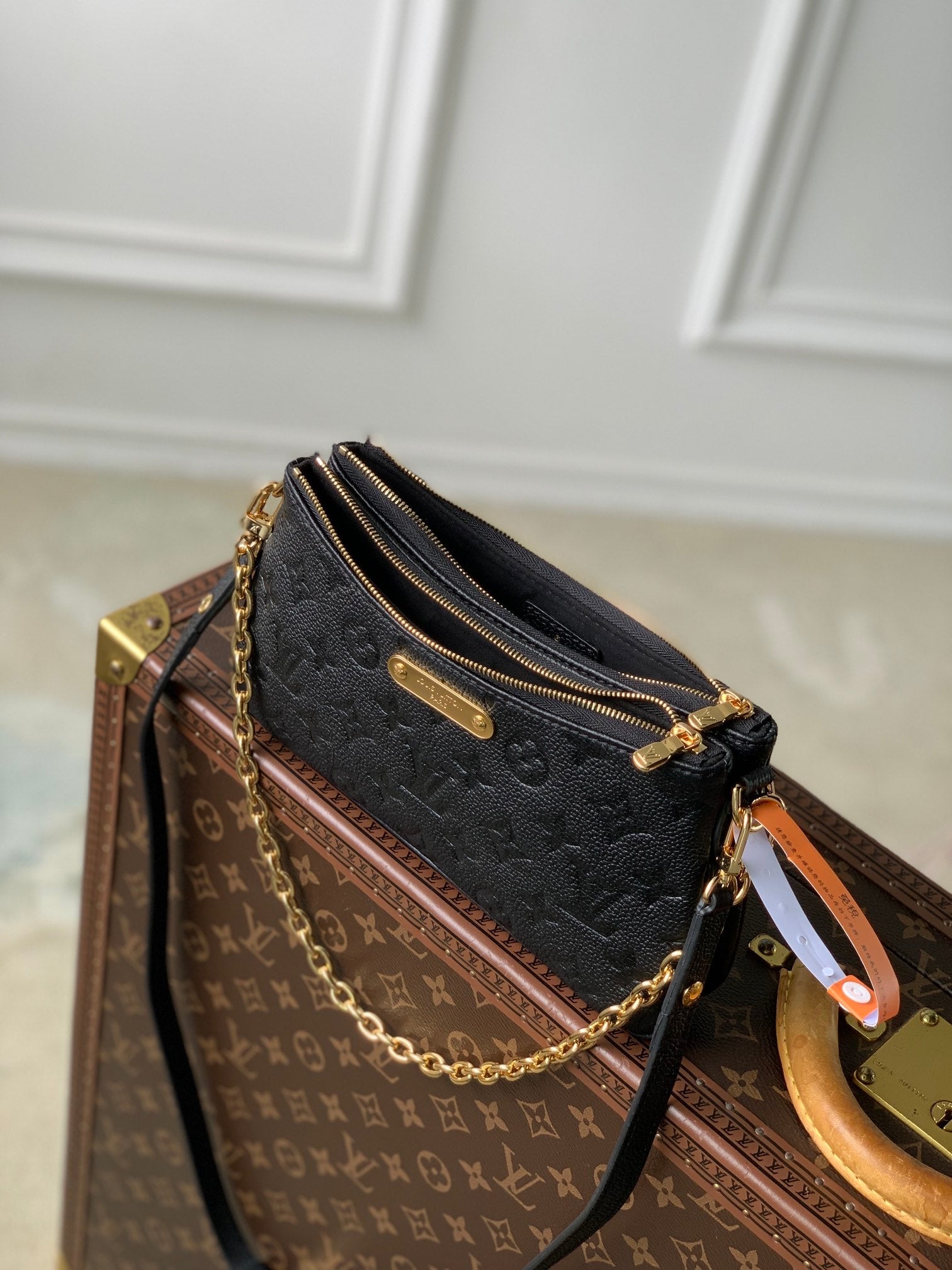 Louis Vuitton Liv Pochette Bag M83301 Black Leather