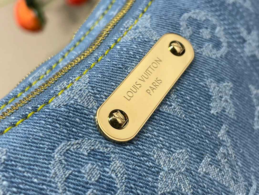 Louis Vuitton Liv Pochette Bag M14159 Blue Washed