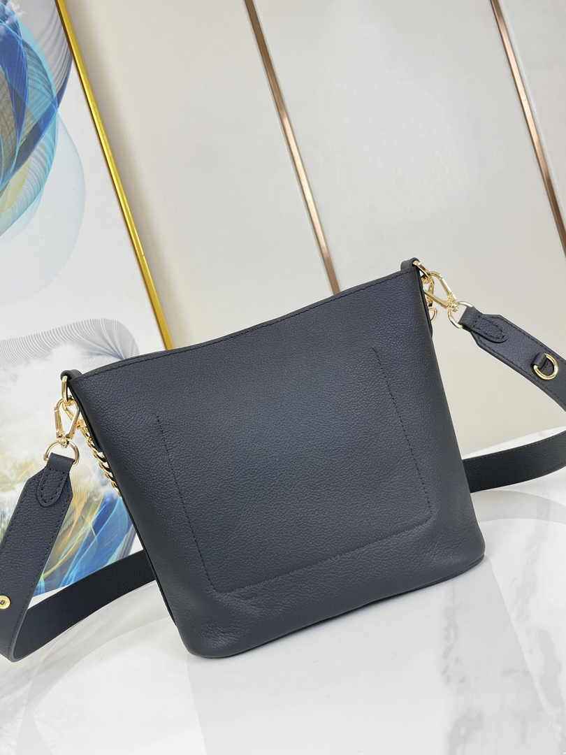 Louis Vuitton Lock and Walk Lockme M24006 Black Grained calf leather - Default Title - View 3