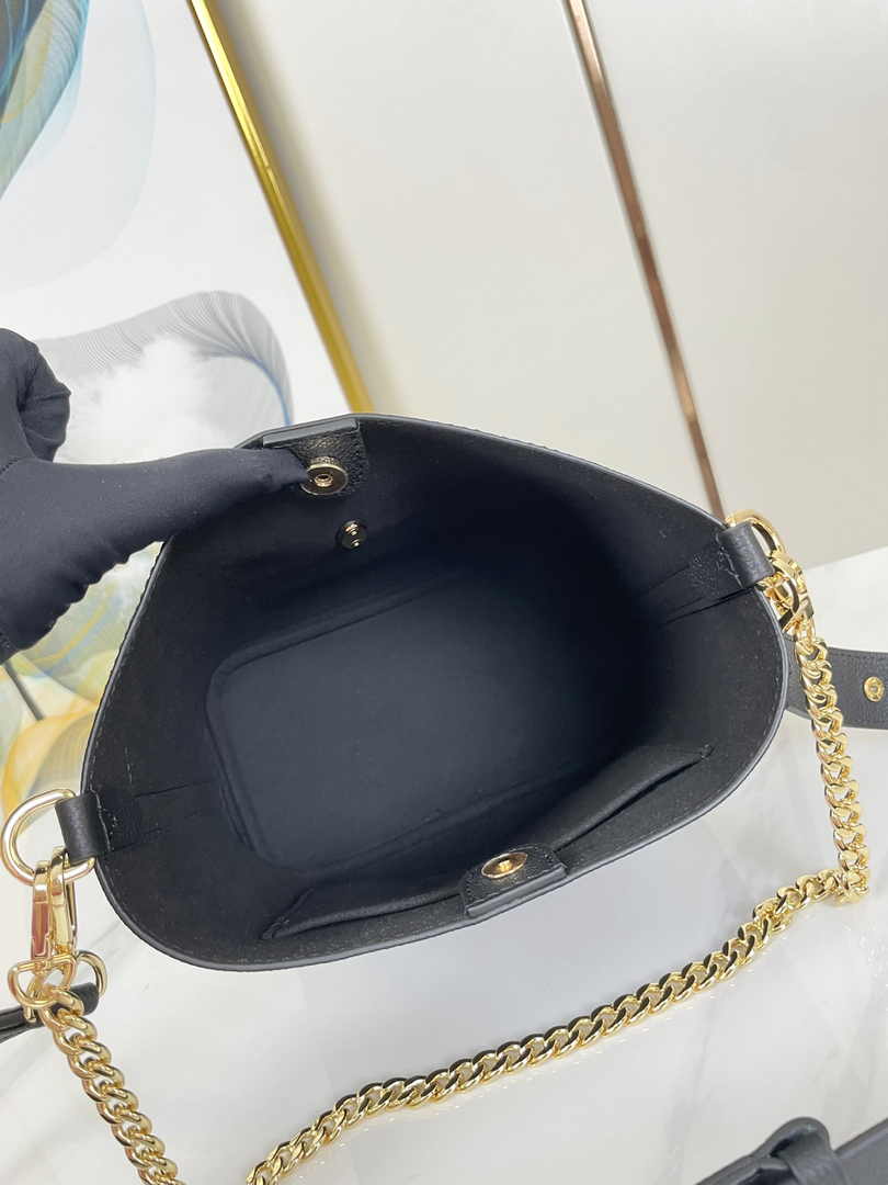 Louis Vuitton Lock and Walk Lockme M24006 Black Grained calf leather - Default Title - View 8