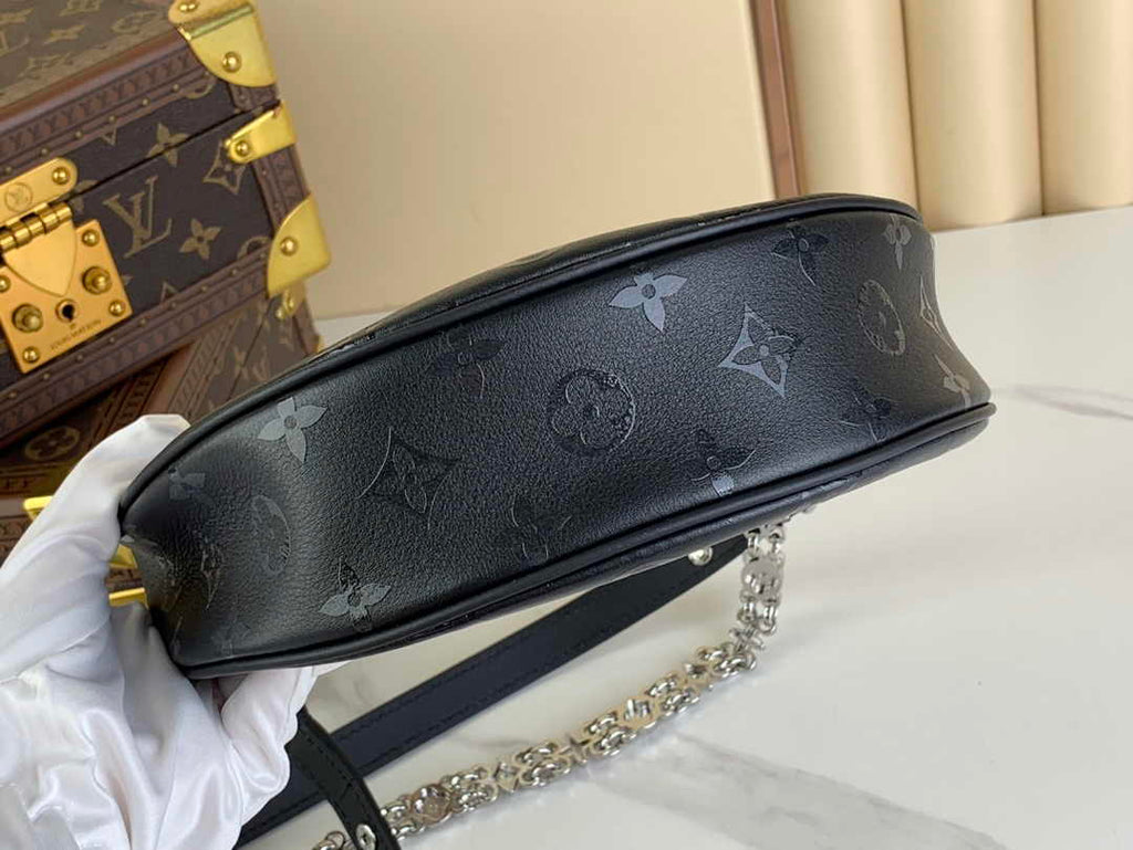 Louis Vuitton Loop Bag M11267 Black Calfskin - Default Title - View 4
