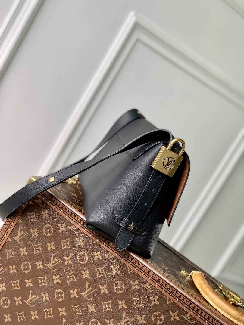 Louis Vuitton Low Key Messenger Bag M13148 Black
