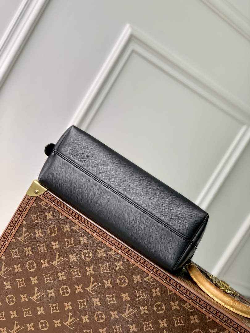 Louis Vuitton Low Key Messenger Bag M13148 Black