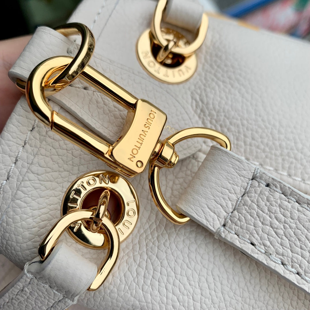 Louis Vuitton LV Bundle Bag M46545 - Default Title - View 7