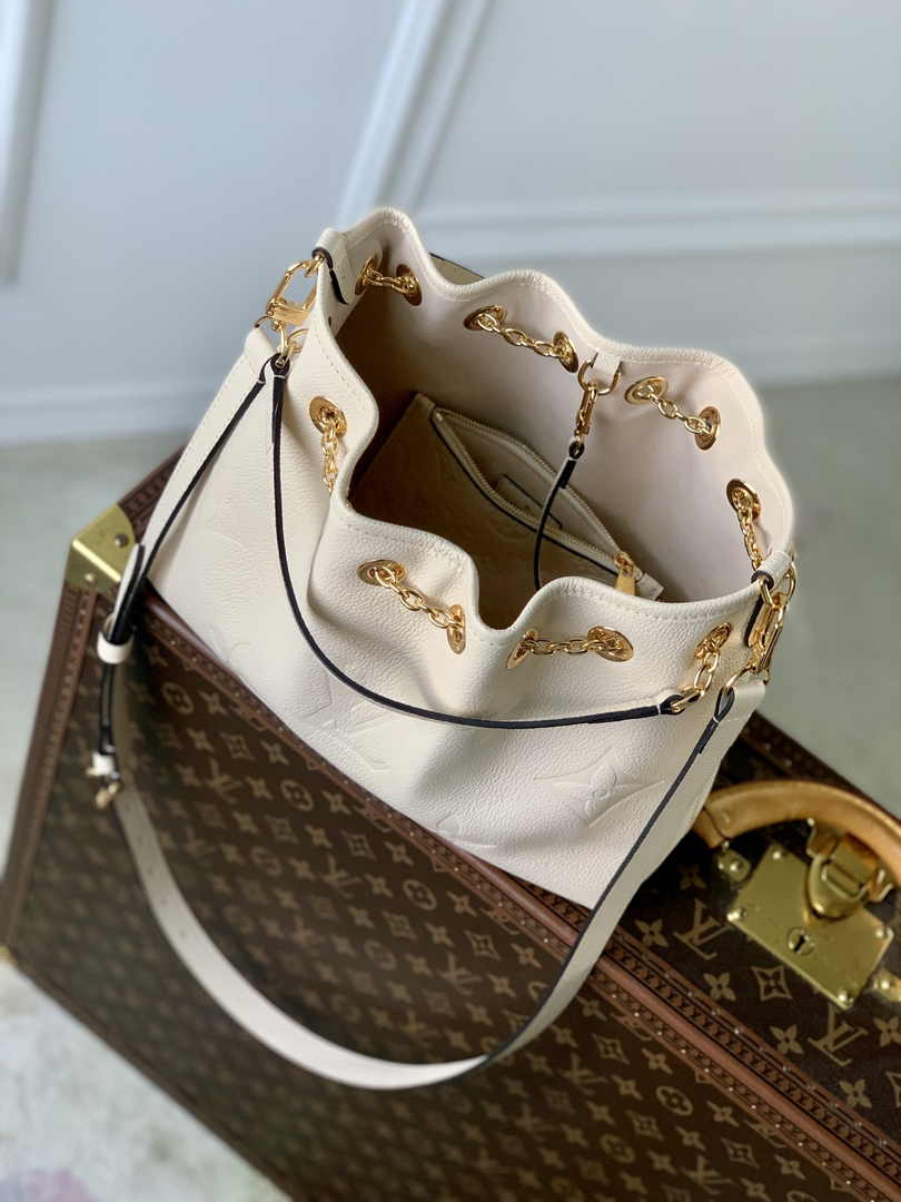 Louis Vuitton LV Bundle Bag M25452 - Default Title - View 8