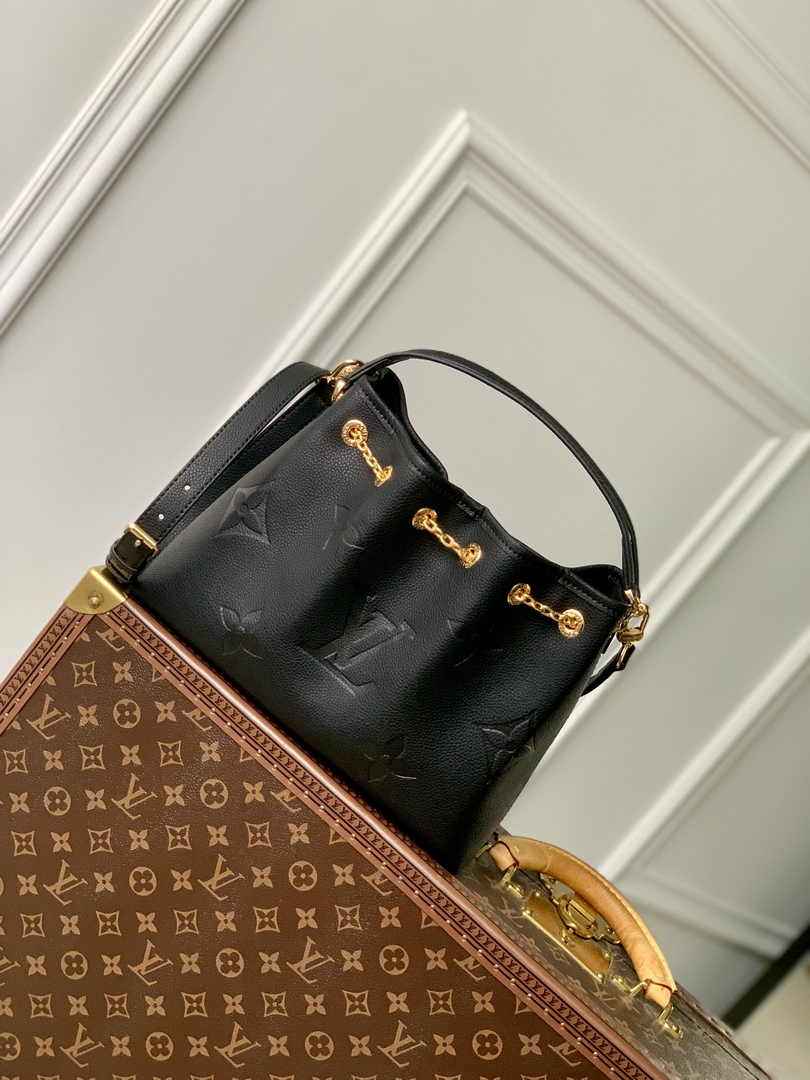 Louis Vuitton LV Bundle Bag M47209 - Default Title - View 1