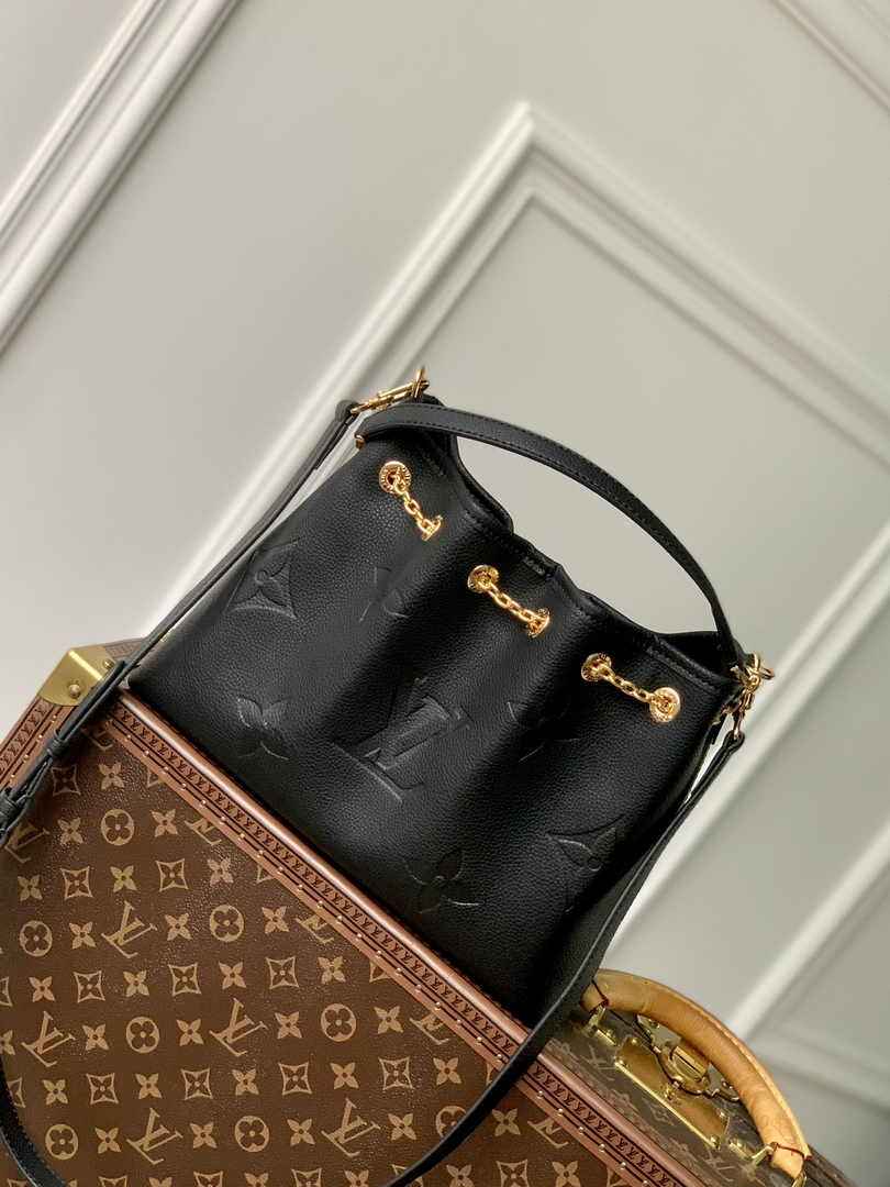 Louis Vuitton LV Bundle Bag M47209 - Default Title - View 3