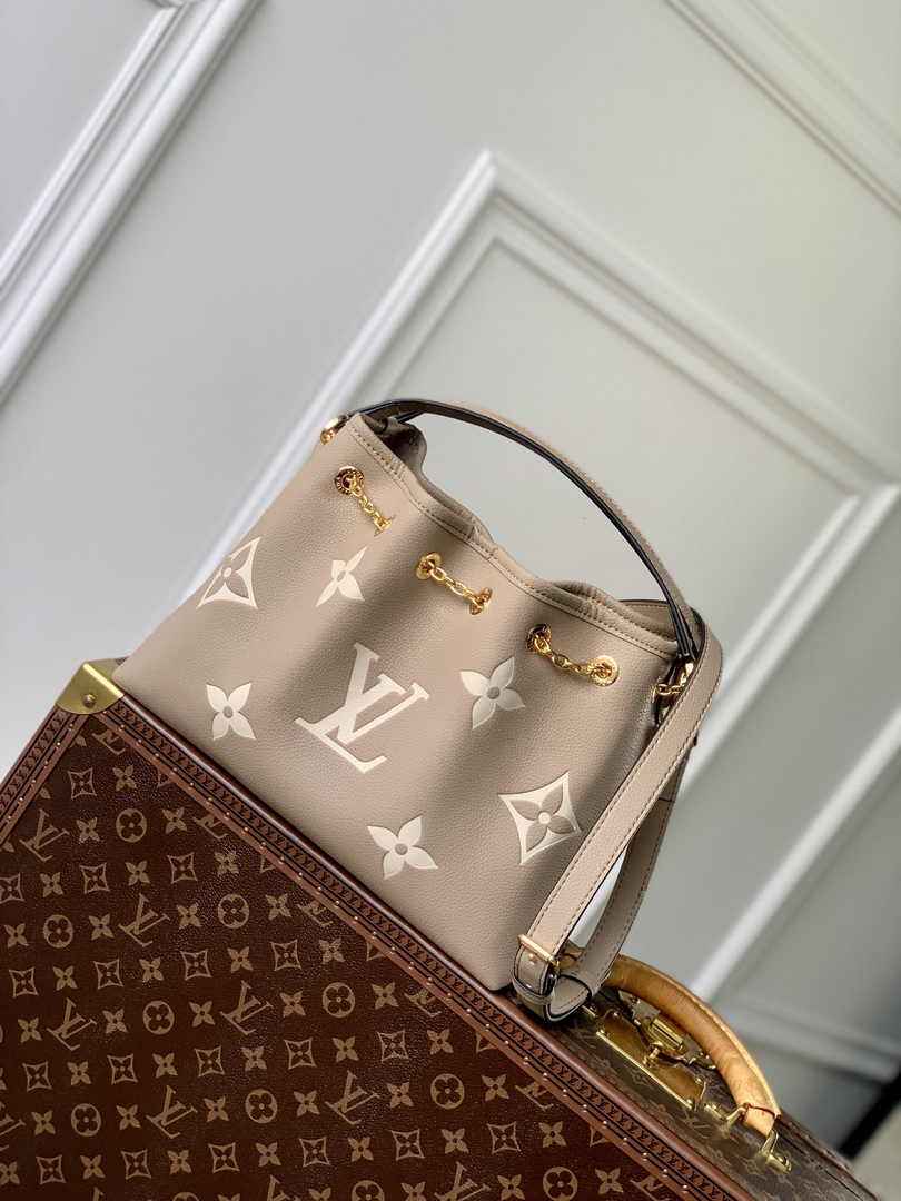 Louis Vuitton LV Bundle Bag M25453 - Default Title - View 1