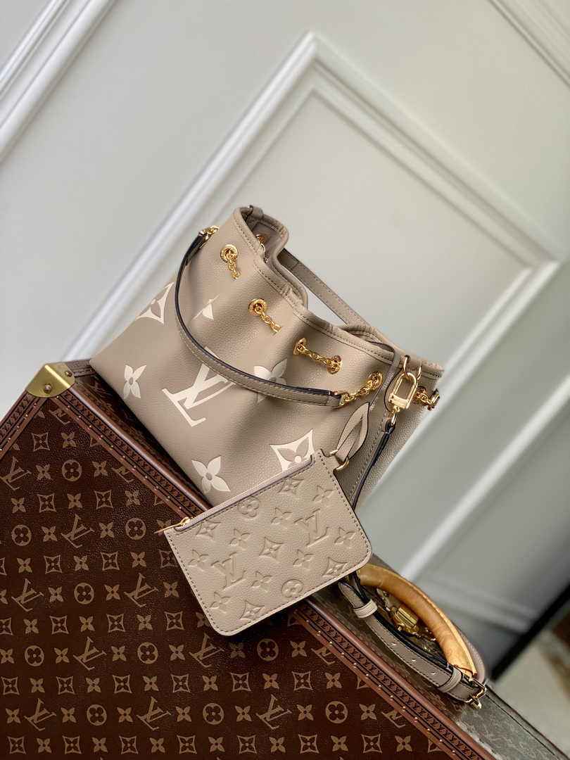 Louis Vuitton LV Bundle Bag M25453 - Default Title - View 2