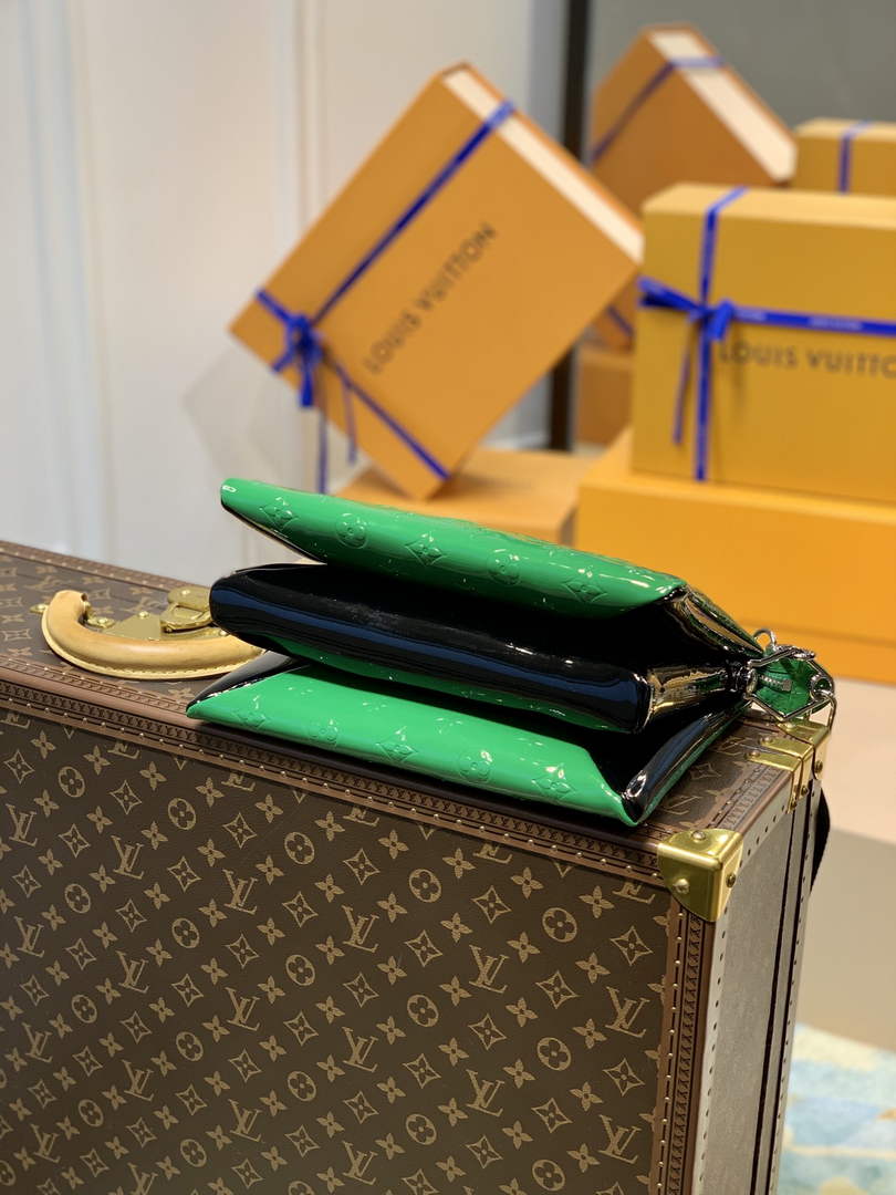 Louis Vuitton LV M20565 Coussin PM Handbags Green - Default Title - View 3
