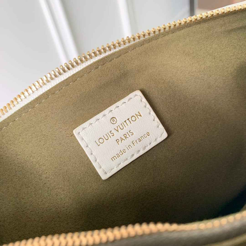 Louis Vuitton LV M21209 Coussin PM Handbags White