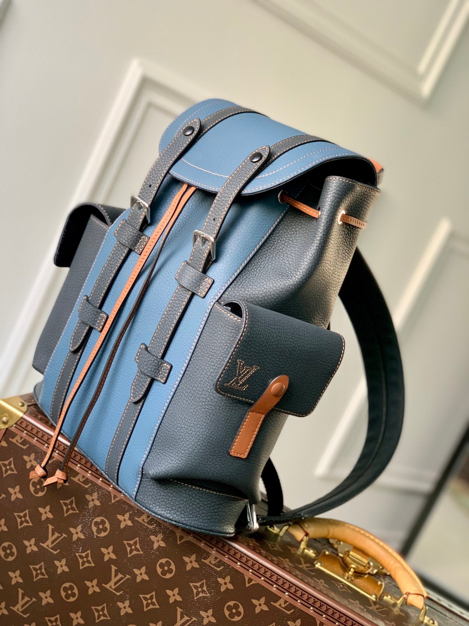 Louis Vuitton LV M21373 Christopher PM Leathers Denim Blue