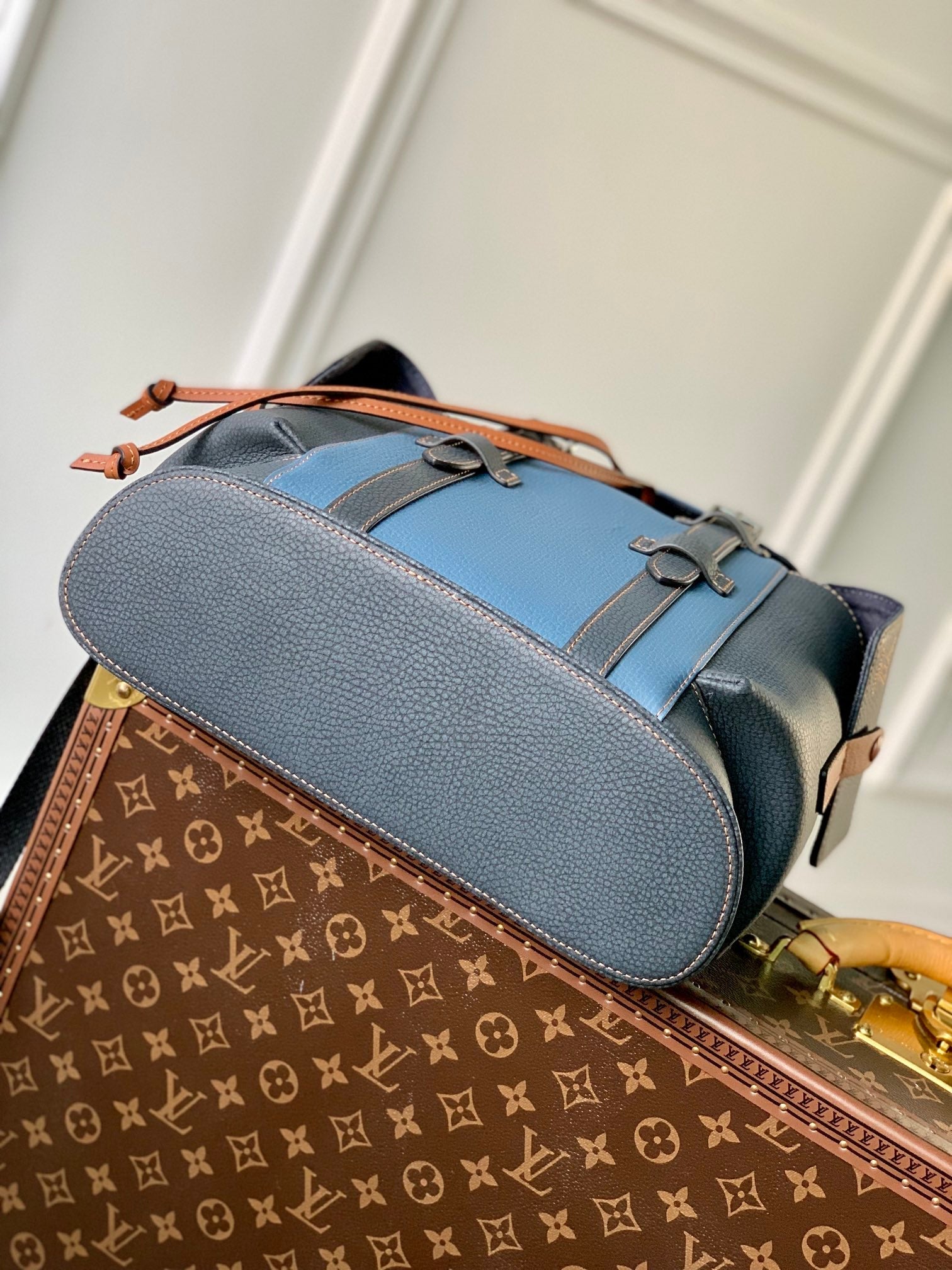 Louis Vuitton LV M21373 Christopher PM Leathers Denim Blue