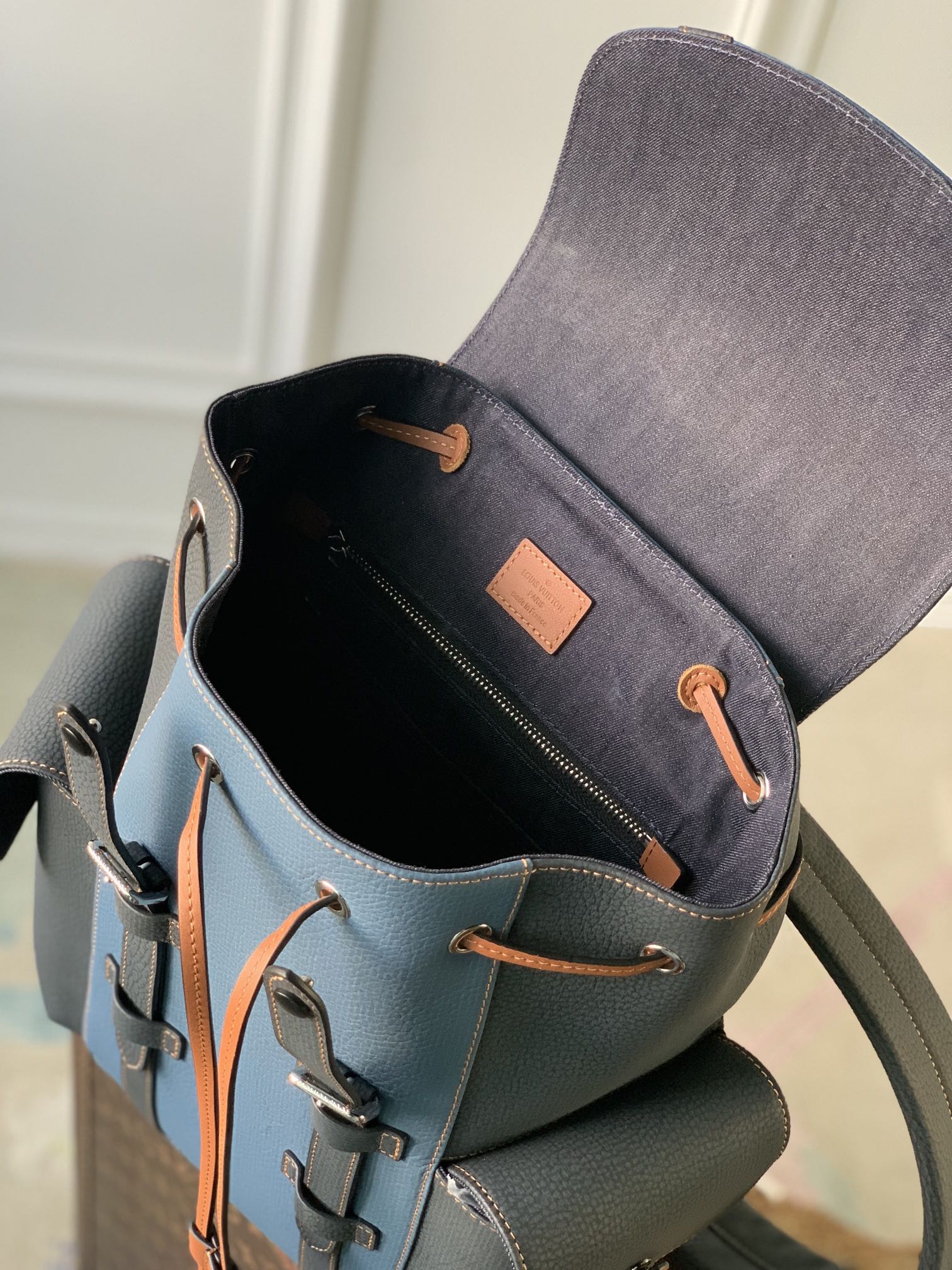 Louis Vuitton LV M21373 Christopher PM Leathers Denim Blue
