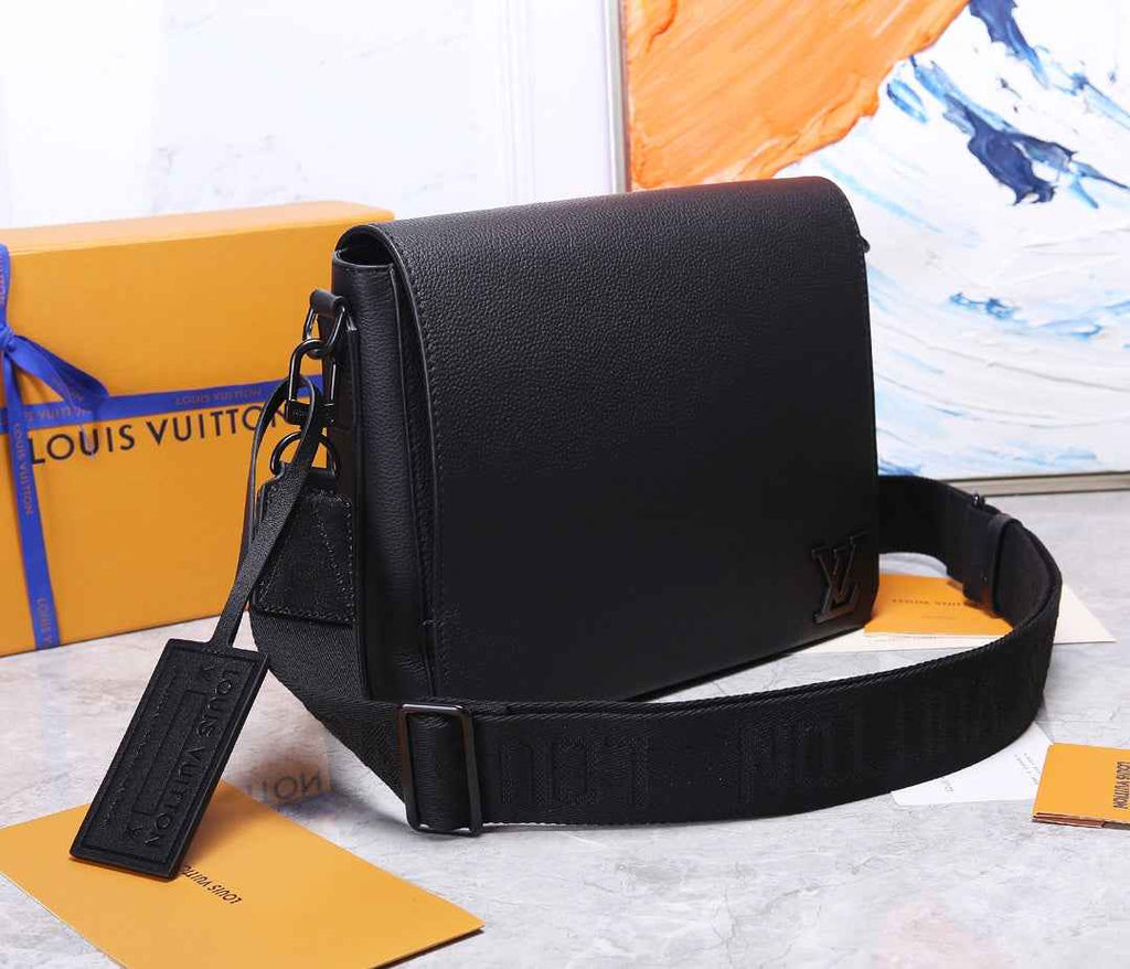 Louis Vuitton M57080 Aerogram Takeoff Messenger Bag Black