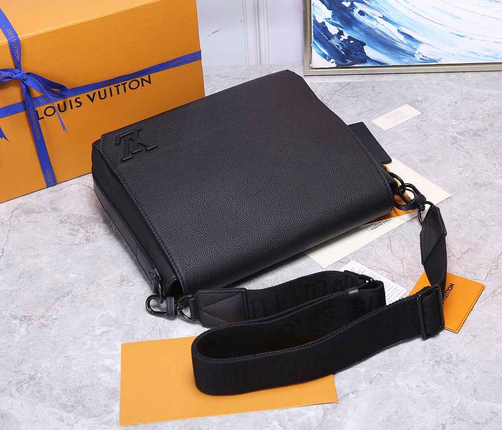 Louis Vuitton M57080 Aerogram Takeoff Messenger Bag Black