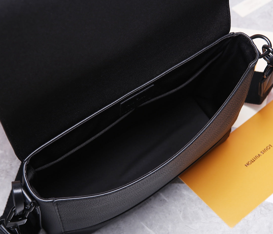 Louis Vuitton M57080 Aerogram Takeoff Messenger Bag Black