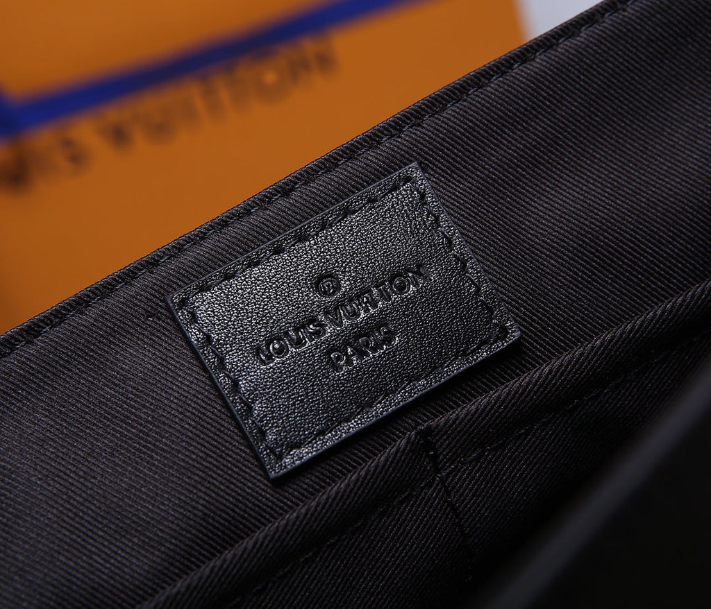Louis Vuitton M57080 Aerogram Takeoff Messenger Bag Black