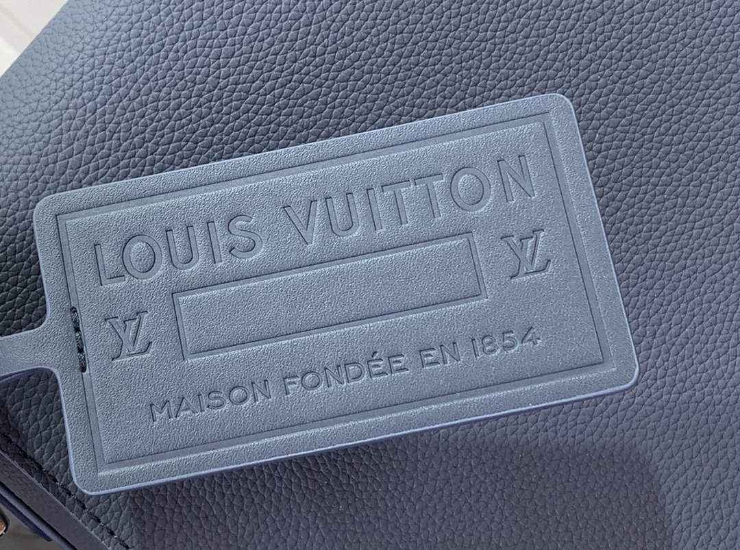 Louis Vuitton LV M57080 Aerogram Takeoff Messenger Bag Navy Blue