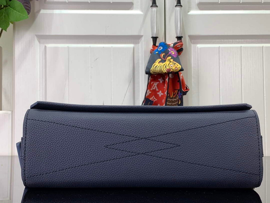 Louis Vuitton LV M57080 Aerogram Takeoff Messenger Bag Navy Blue