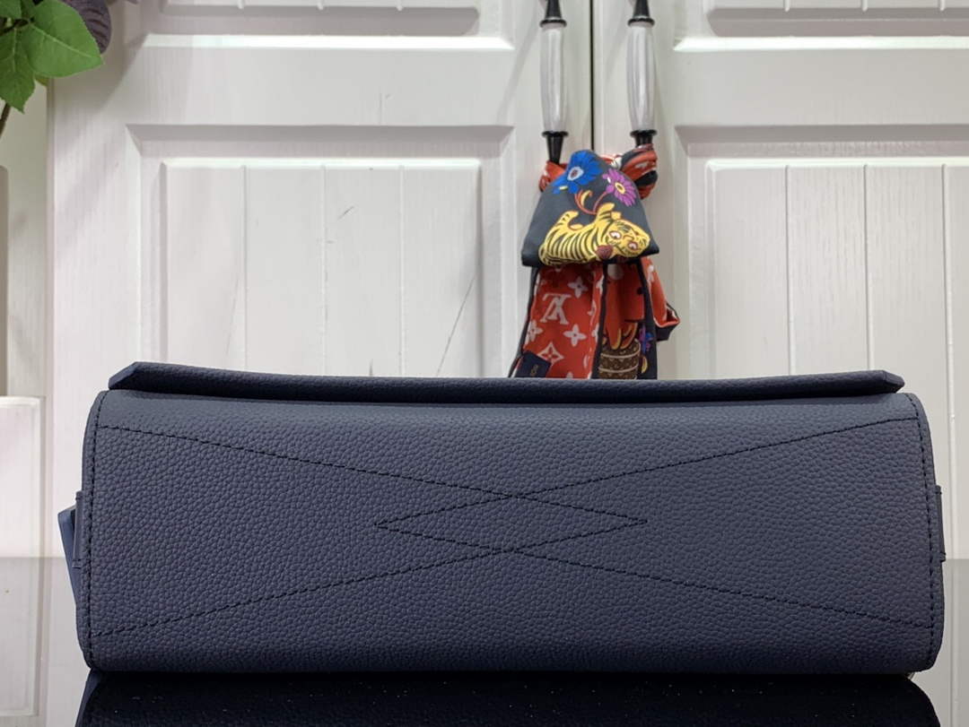 Louis Vuitton LV M57080 Aerogram Takeoff Messenger Bag Navy Blue