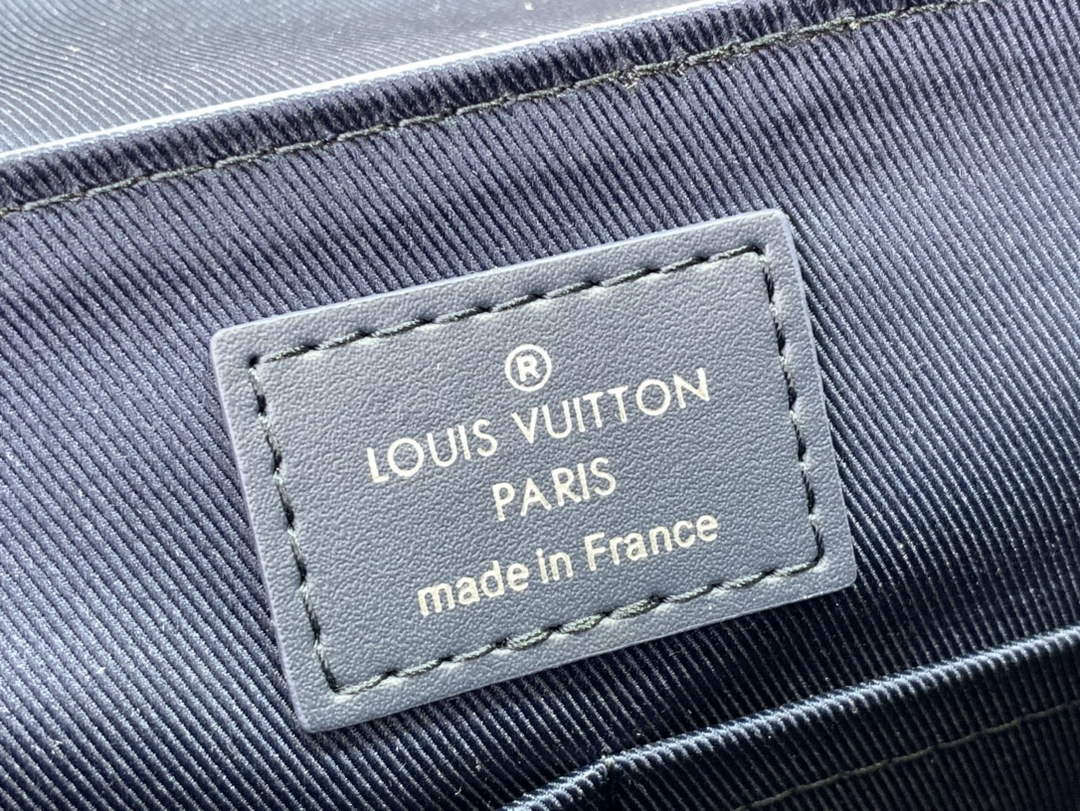 Louis Vuitton LV M57080 Aerogram Takeoff Messenger Bag Navy Blue