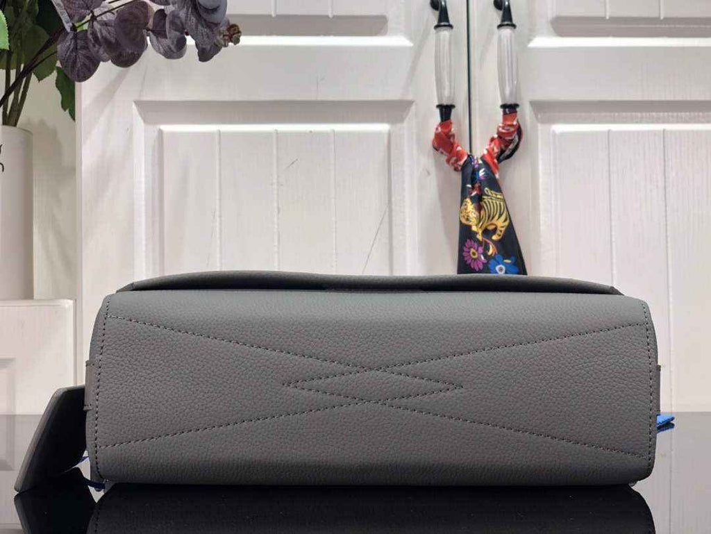 Louis Vuitton LV M57080 Aerogram Takeoff Messenger Bag Gray
