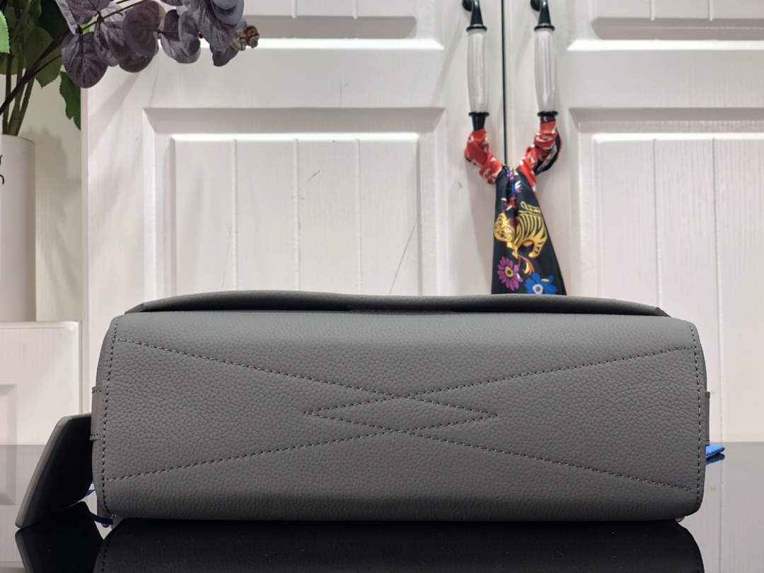 Louis Vuitton LV M57080 Aerogram Takeoff Messenger Bag Gray