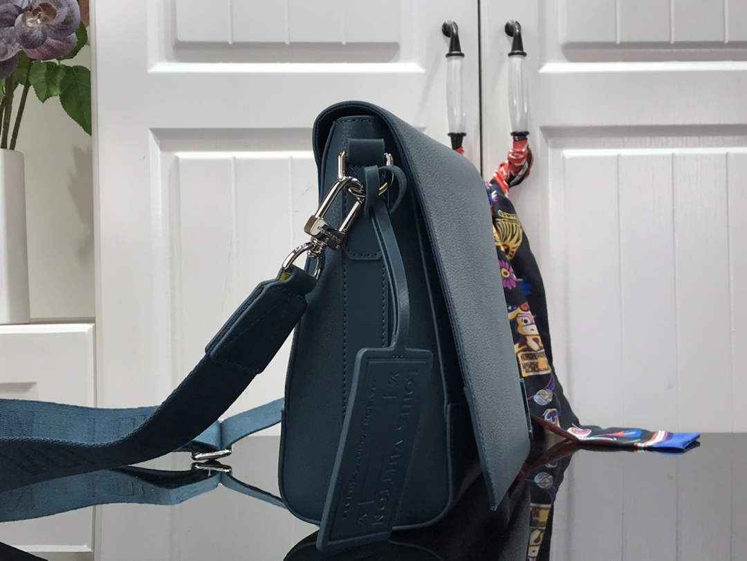 Louis Vuitton LV M57080 Aerogram Takeoff Messenger Bag Blue