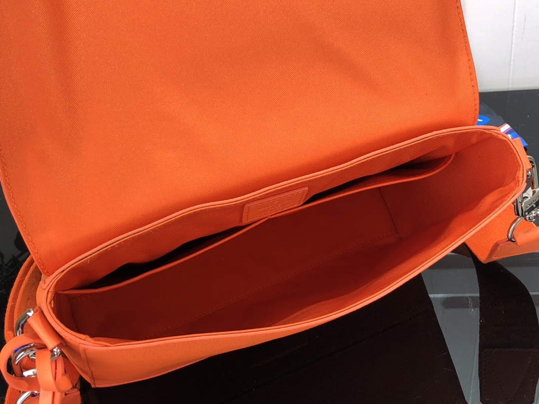 Louis Vuitton LV M57080 Aerogram Takeoff Messenger Bag Orange