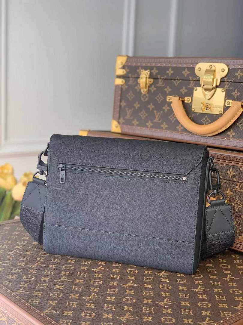 Louis Vuitton LV M57080 Aerogram Takeoff Messenger Bag Black