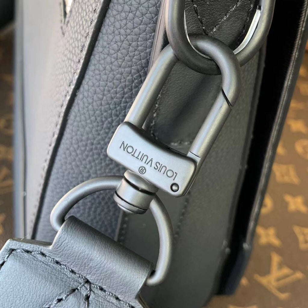 Louis Vuitton LV M57080 Aerogram Takeoff Messenger Bag Black