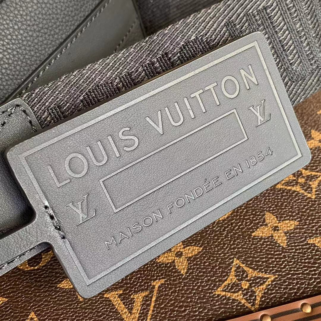 Louis Vuitton LV M57080 Aerogram Takeoff Messenger Bag Black
