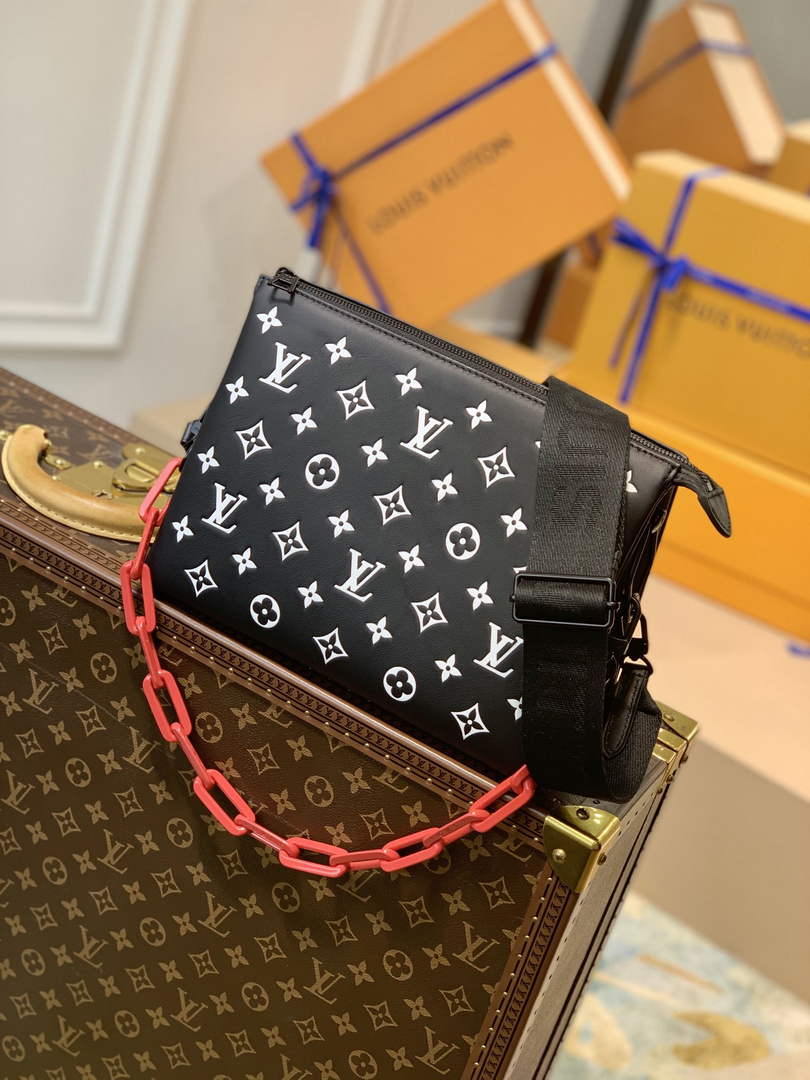 Louis Vuitton LV M59398 Coussin PM Handbags Black - Default Title - View 1