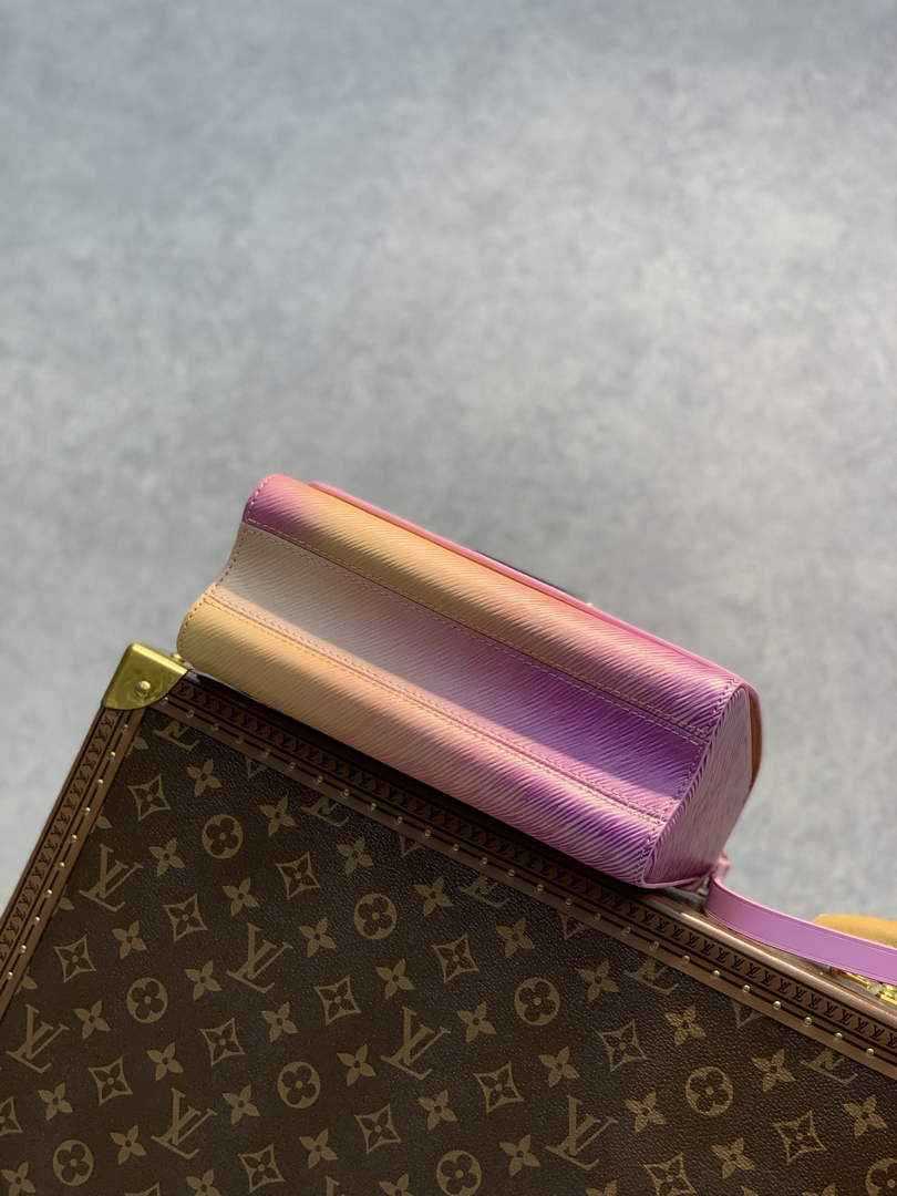 Louis Vuitton LV M59896 Twist PM Handbag Pink