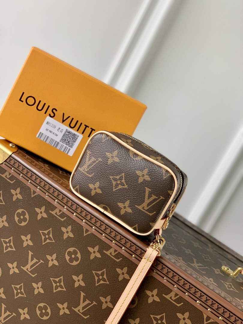 Louis Vuitton LV M81339 Wapity Case Monogram canvas