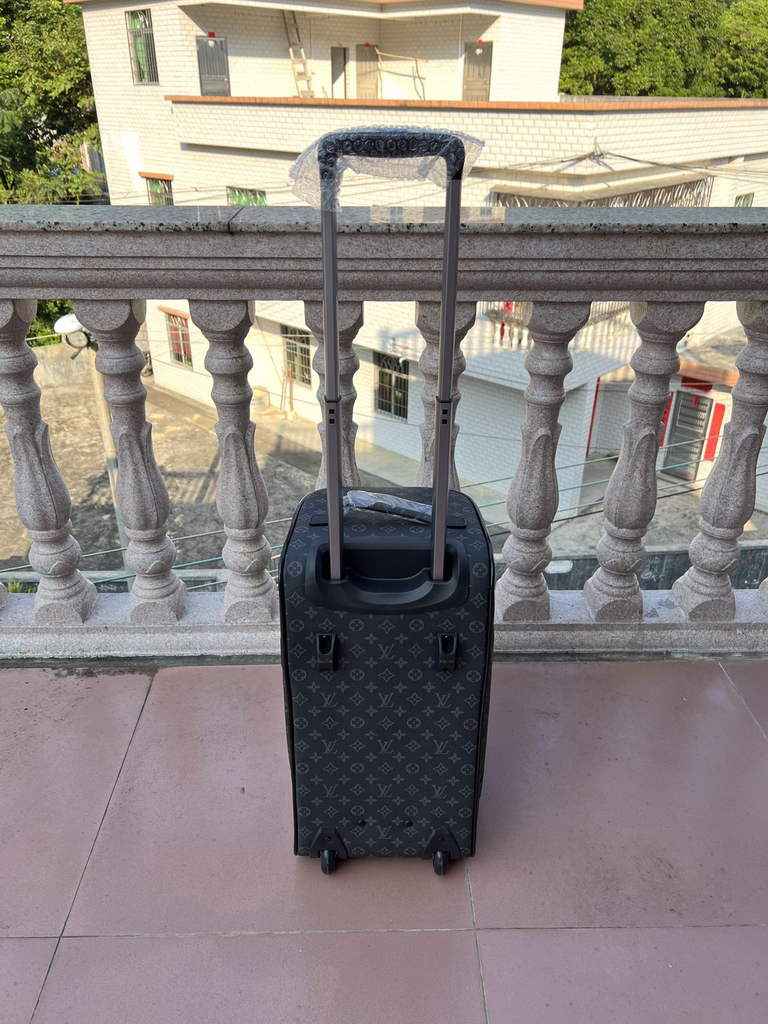 Louis Vuitton M20109 HORIZON SOFT DUFFLE 55 Monogram Black