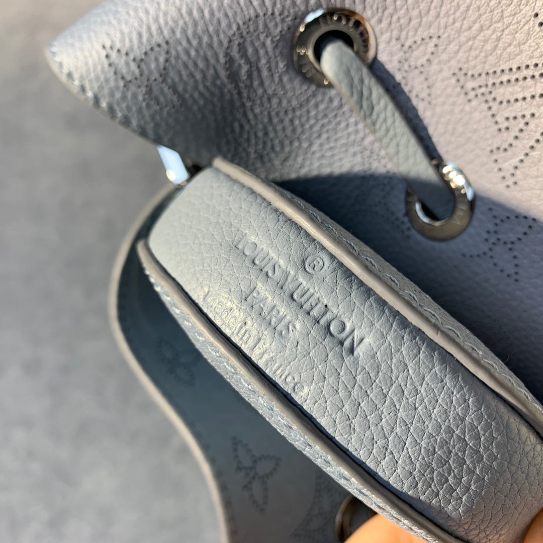 Louis Vuitton M20507 Bella Bag Mahina Leather Blue - 19 x 22 x 14 cm / Bleu Nuage Blue / Leather - View 7