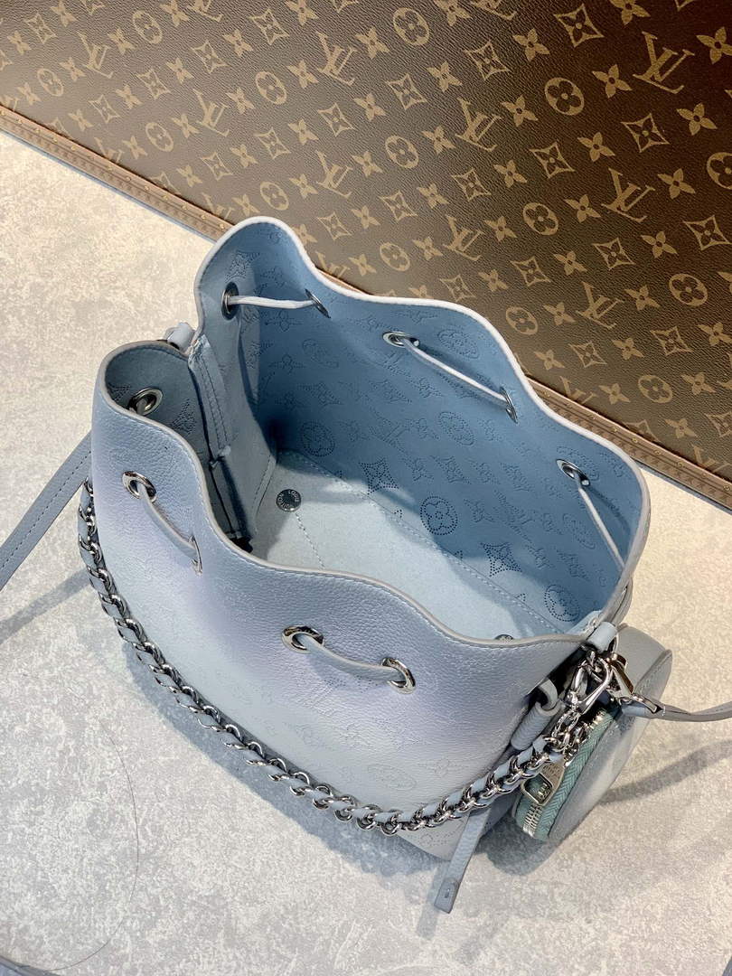 Louis Vuitton M20507 Bella Bag Mahina Leather Blue - 19 x 22 x 14 cm / Bleu Nuage Blue / Leather - View 8