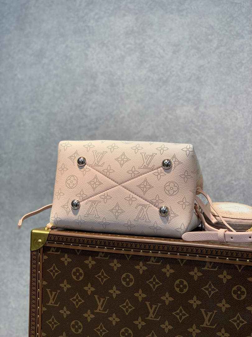 Louis Vuitton M59939 Bella Bag Mahina Leather Lilas Purple