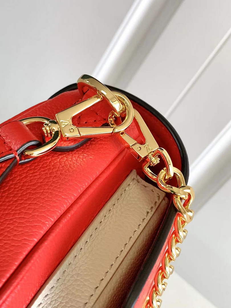 Louis Vuitton M20614 Lockme Tender Handbag Red - 19 x 13 x 8 cm / Red - View 6