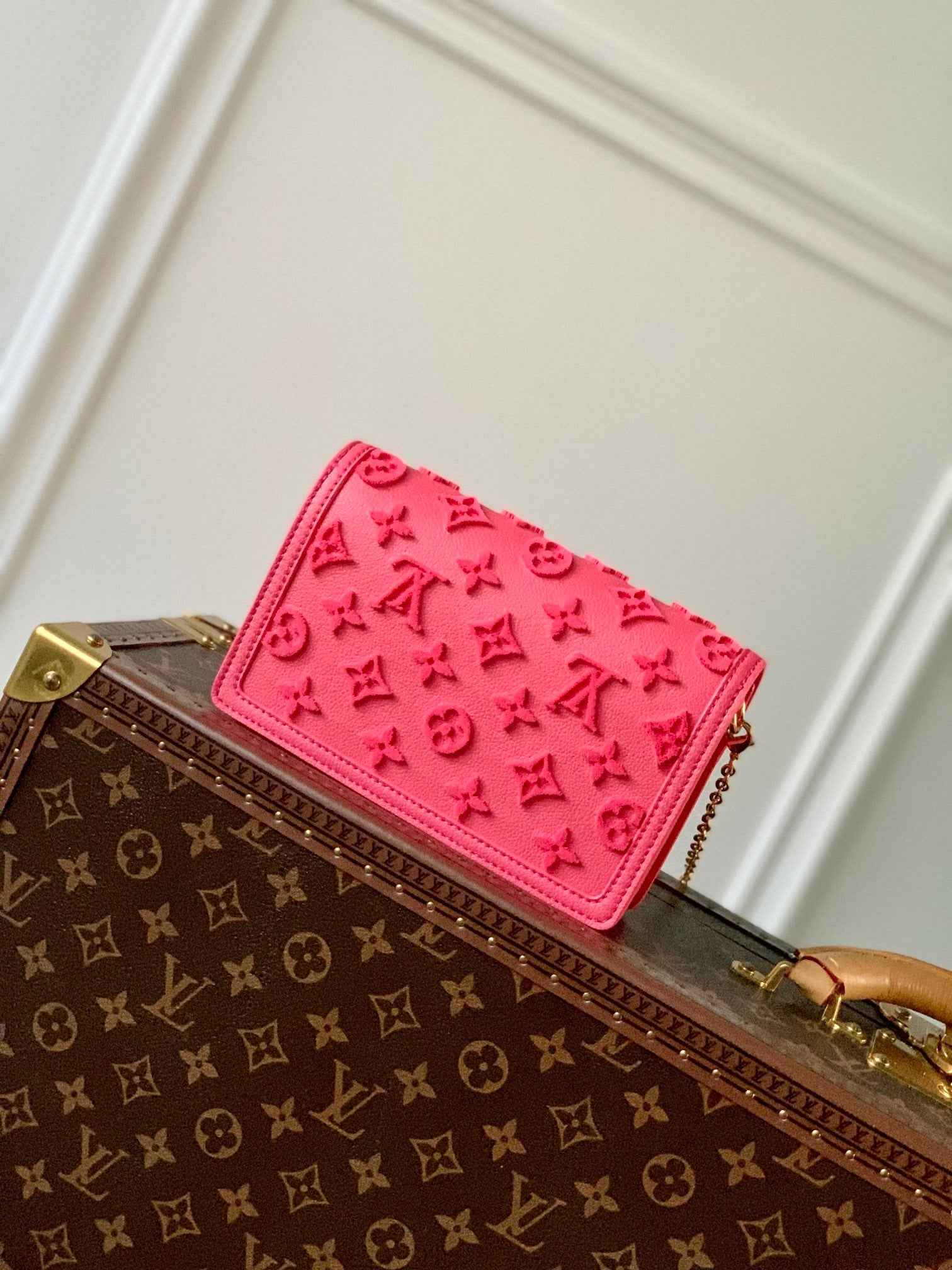 Louis Vuitton M20747 Dauphine Chain Wallet Pink