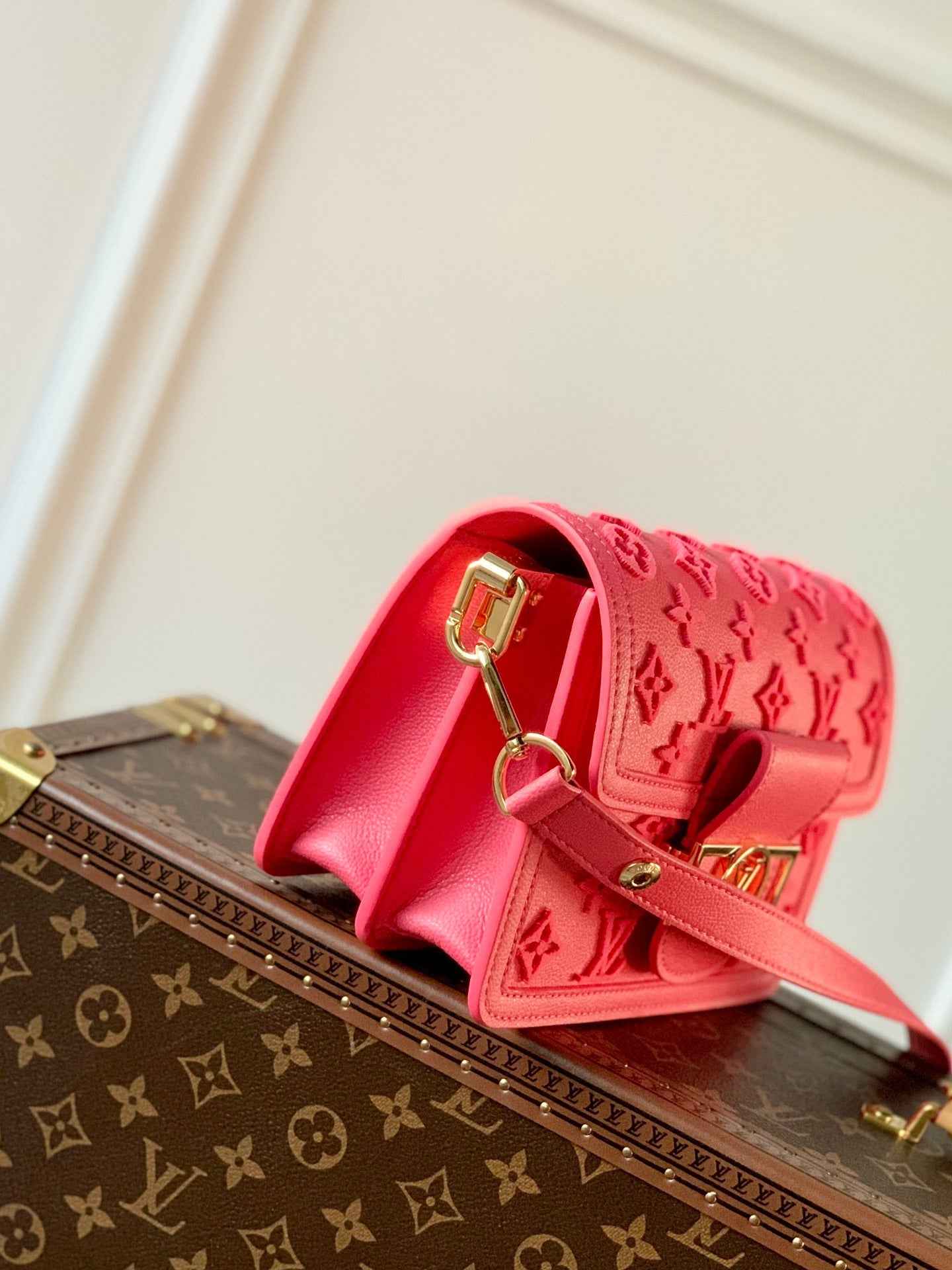 Louis Vuitton M20747 Mini Dauphine Shoulder bag Fluo Pink