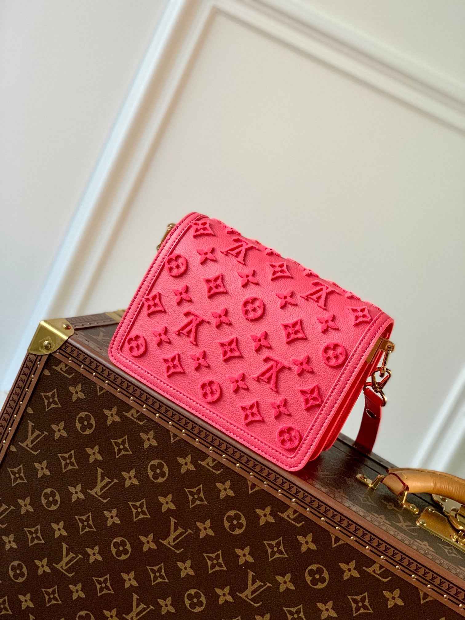 Louis Vuitton M20747 Mini Dauphine Shoulder bag Fluo Pink