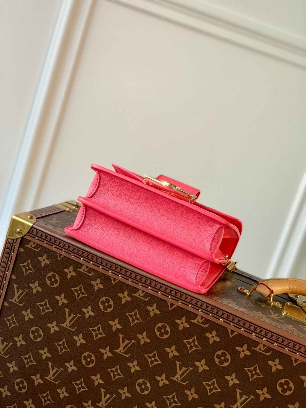 Louis Vuitton M20747 Mini Dauphine Shoulder bag Fluo Pink