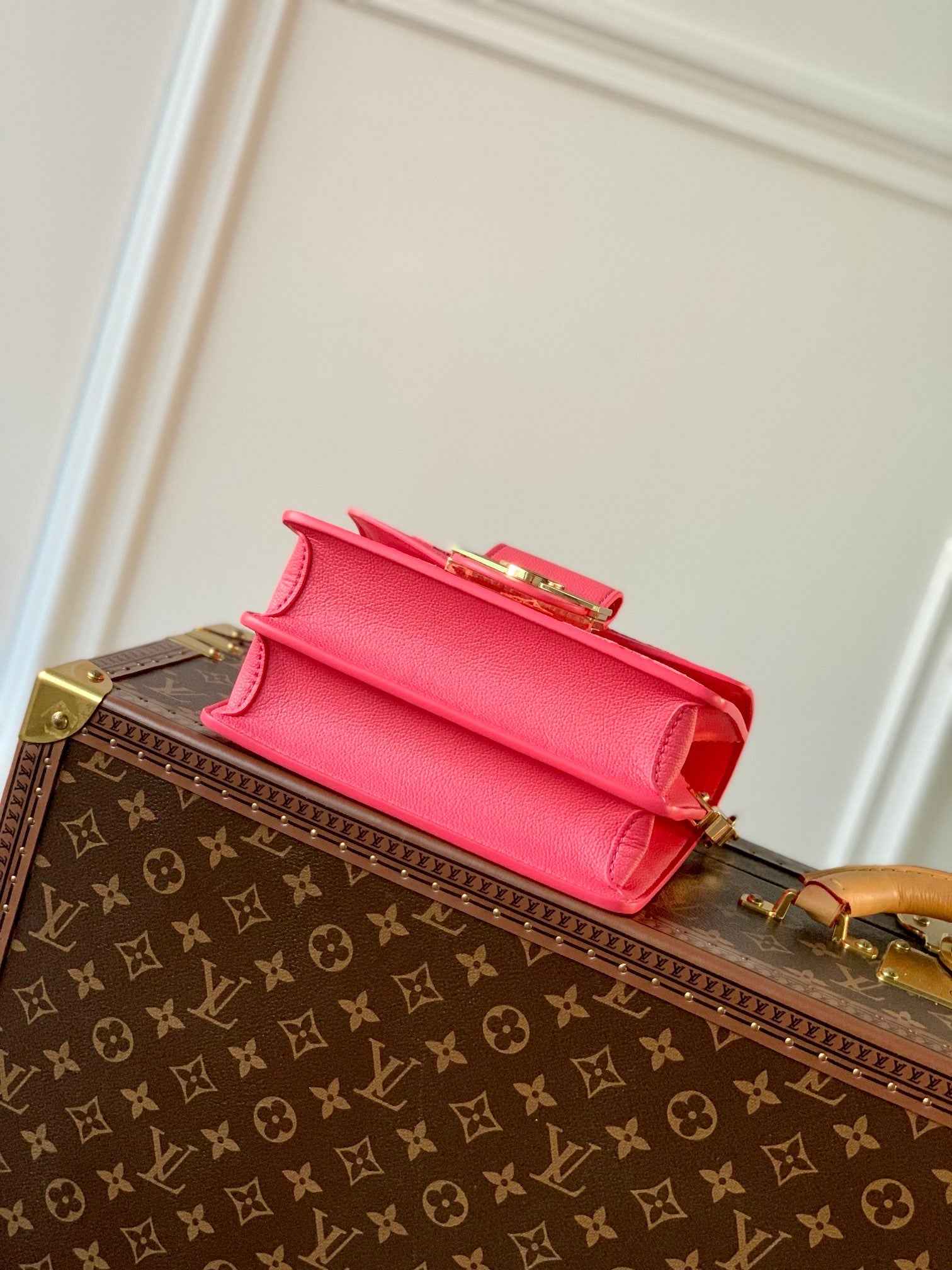 Louis Vuitton M20747 Mini Dauphine Shoulder bag Fluo Pink